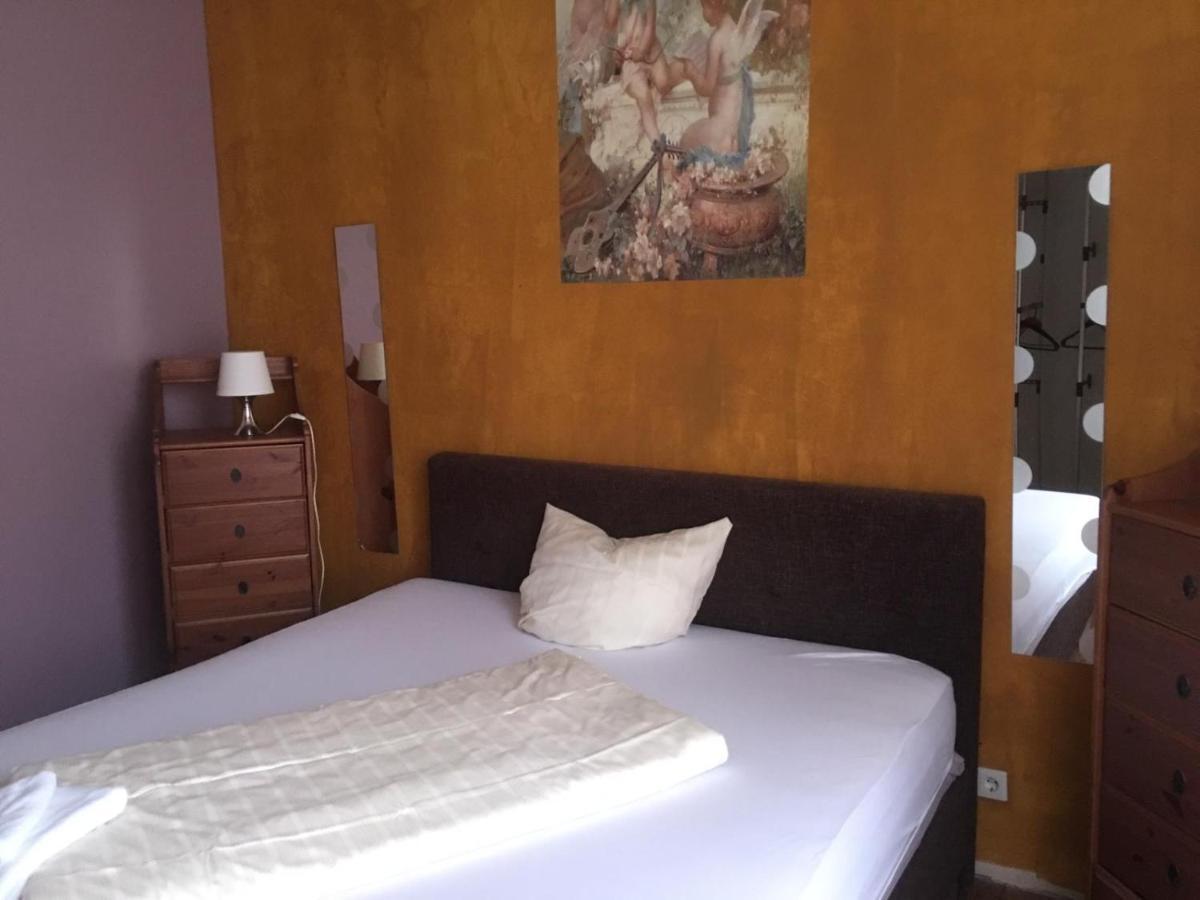Zimmer In Kaiserslautern Dış mekan fotoğraf